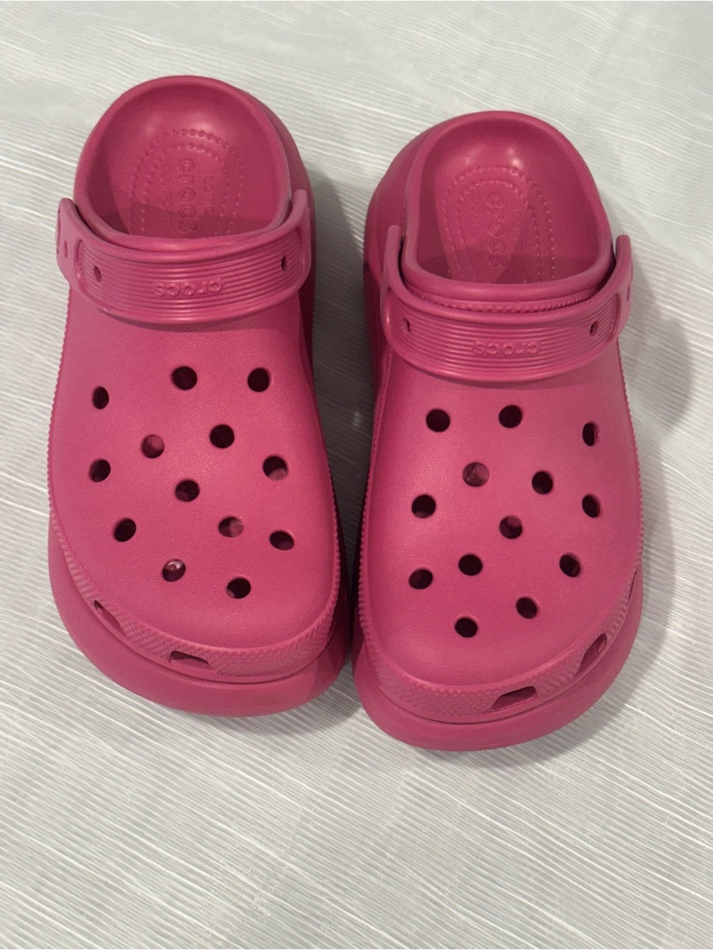 CROCS Classic Clog in Hot Pink